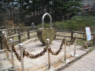 Huangshan, Locks