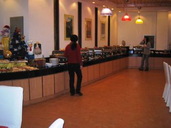 Wanlong ski resort Shuanglong Hotel breakfast